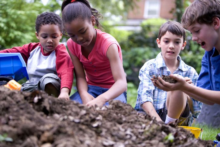 children-while-they-play-725x483
